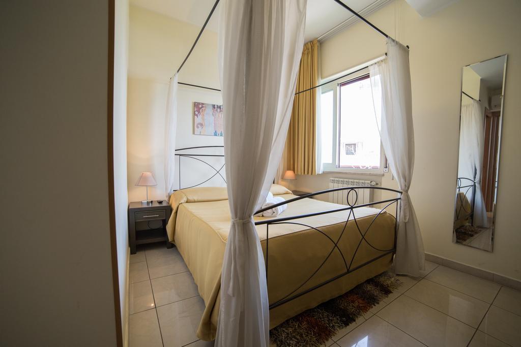 La Terrazza Bed and Breakfast Aci Castello Exteriör bild